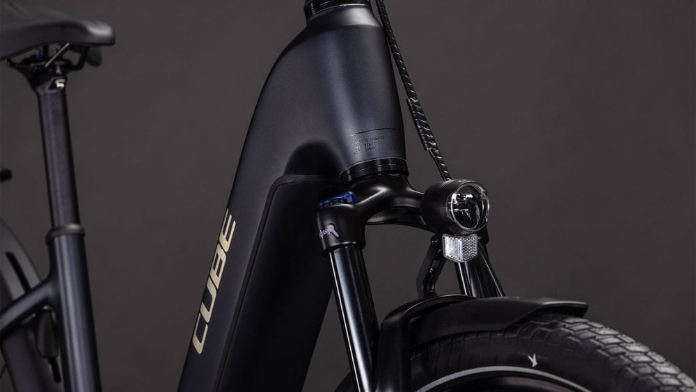 CUBE Touring Hybrid ONE 600 Easy Entry COAL´N´CHROME